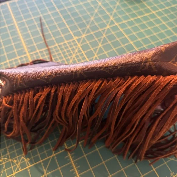 Louis Vuitton Brown Fringe Crossbody Bag- Tricked Out Vintage Tolietry 26 - Picture 7 of 8